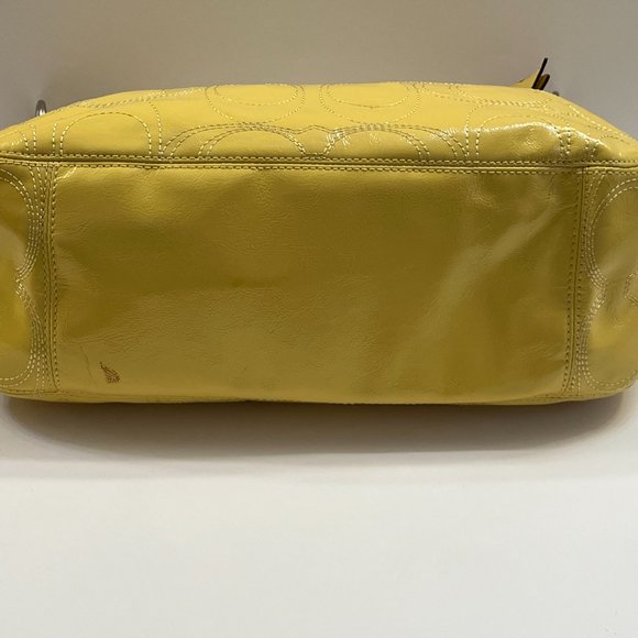 Coach Vintage Signature Hobo /Crossbody Patent Leather in Soft Yellow - Picture 14 of 14